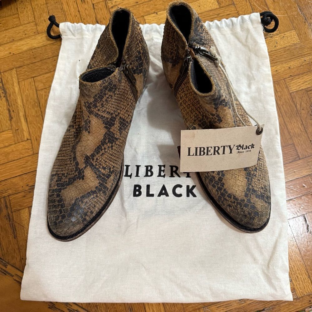 LIBERTY BLACK Inara Fileteado
Boots